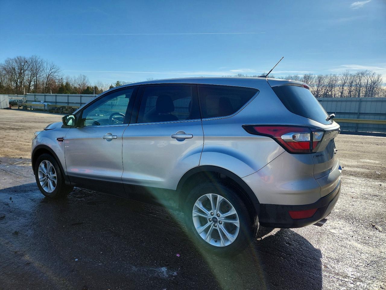 2017 FORD ESCAPE SE photo 2