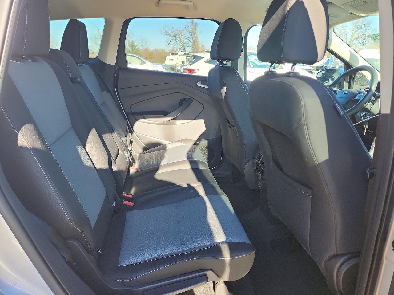 2017 FORD ESCAPE SE photo 11