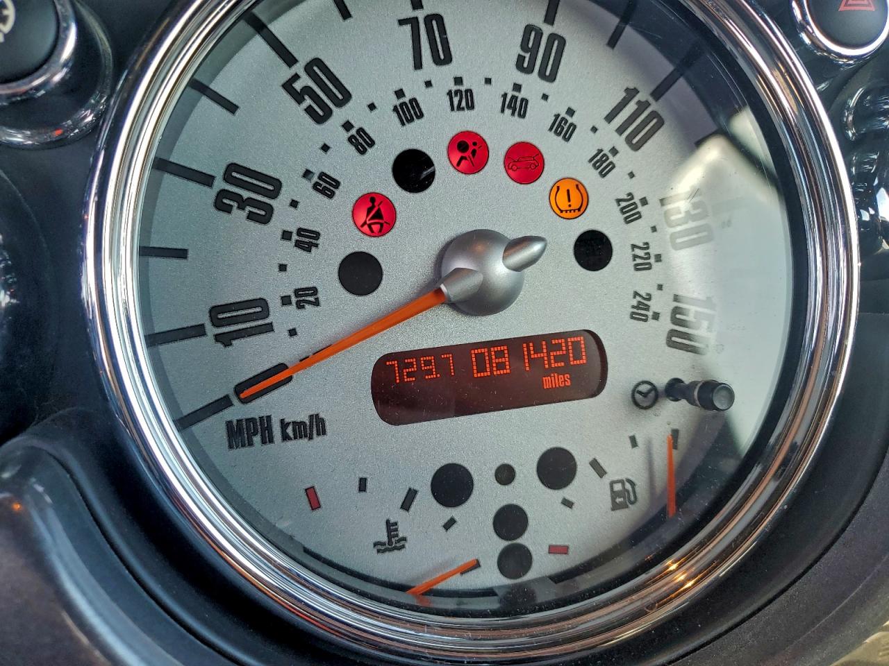 2008 MINI COOPER S photo 9