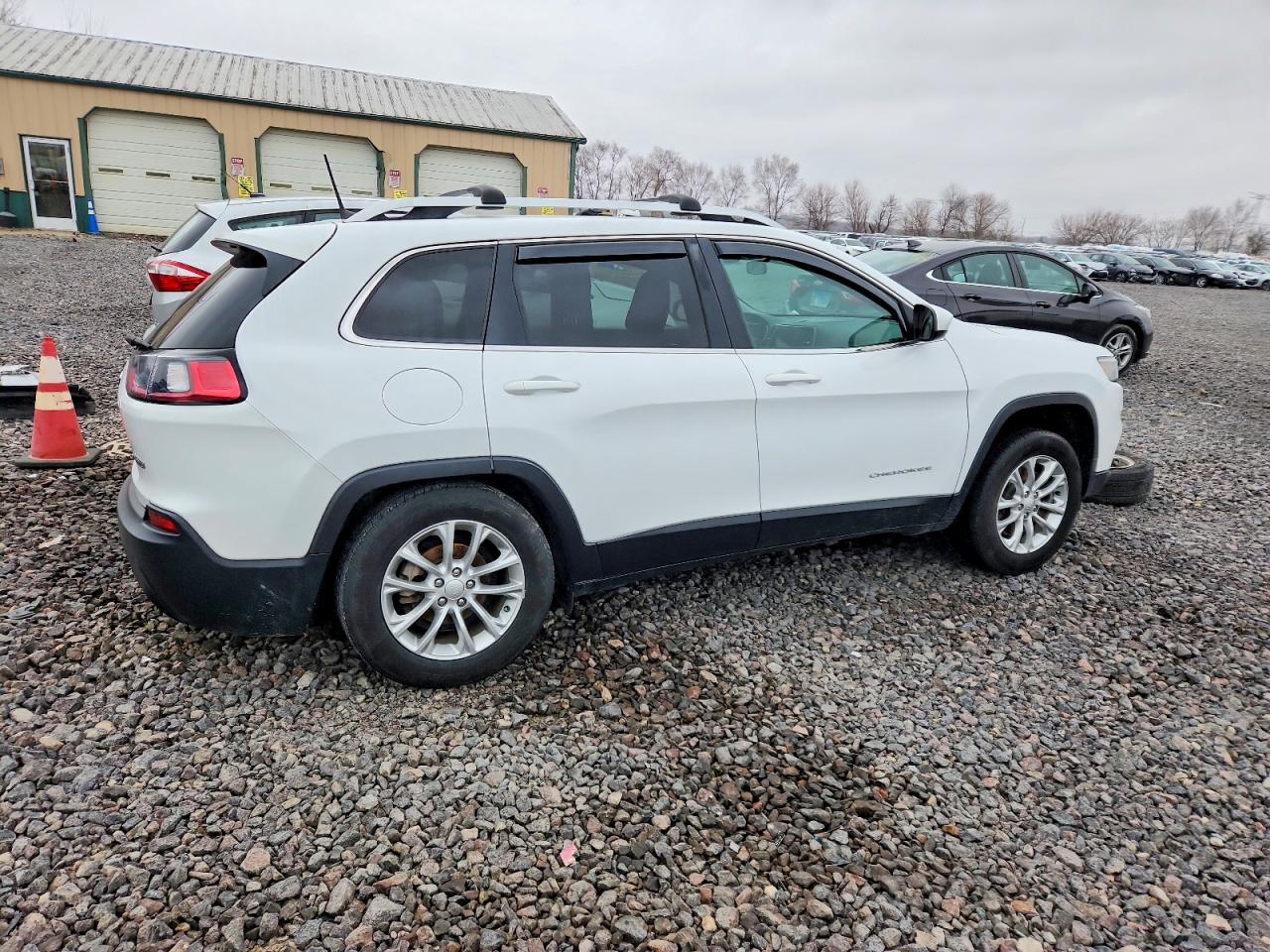 2019 JEEP CHEROKEE LATITUDE photo 3