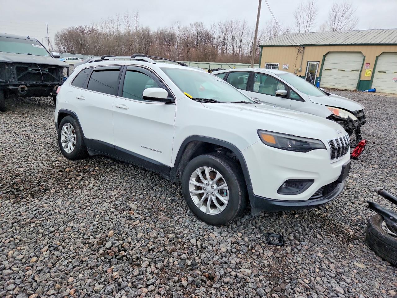 2019 JEEP CHEROKEE LATITUDE photo 4