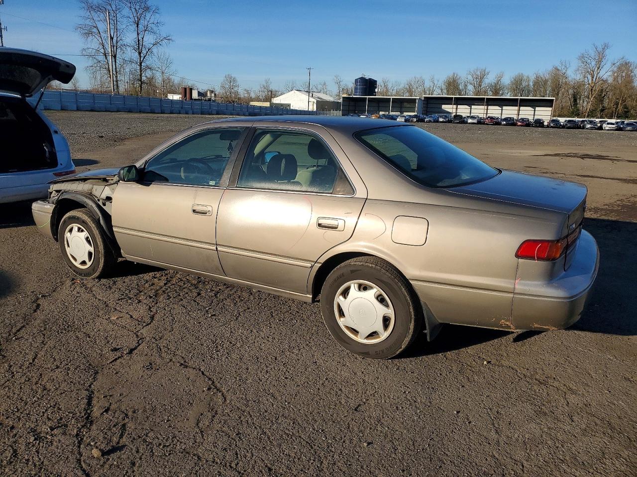 1999 TOYOTA CAMRY CE photo 2