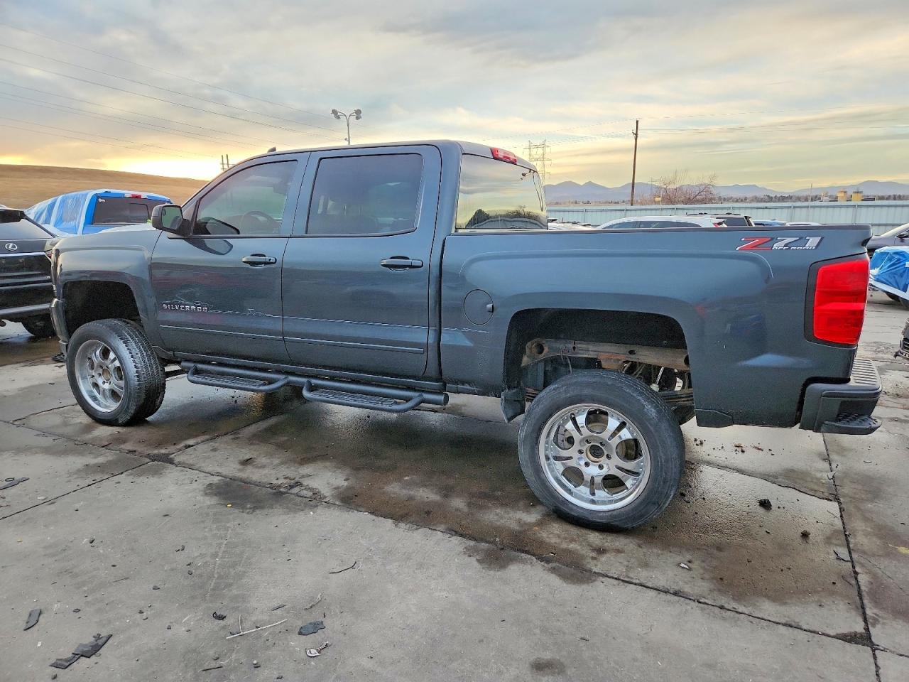 2018 CHEVROLET SILVERADO K1500 LT photo 2