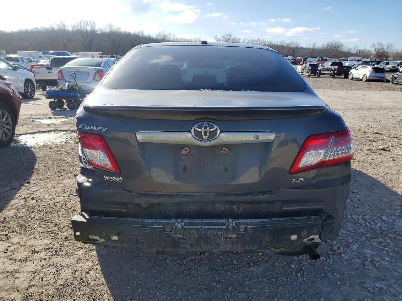 2011 TOYOTA CAMRY BASE photo 6