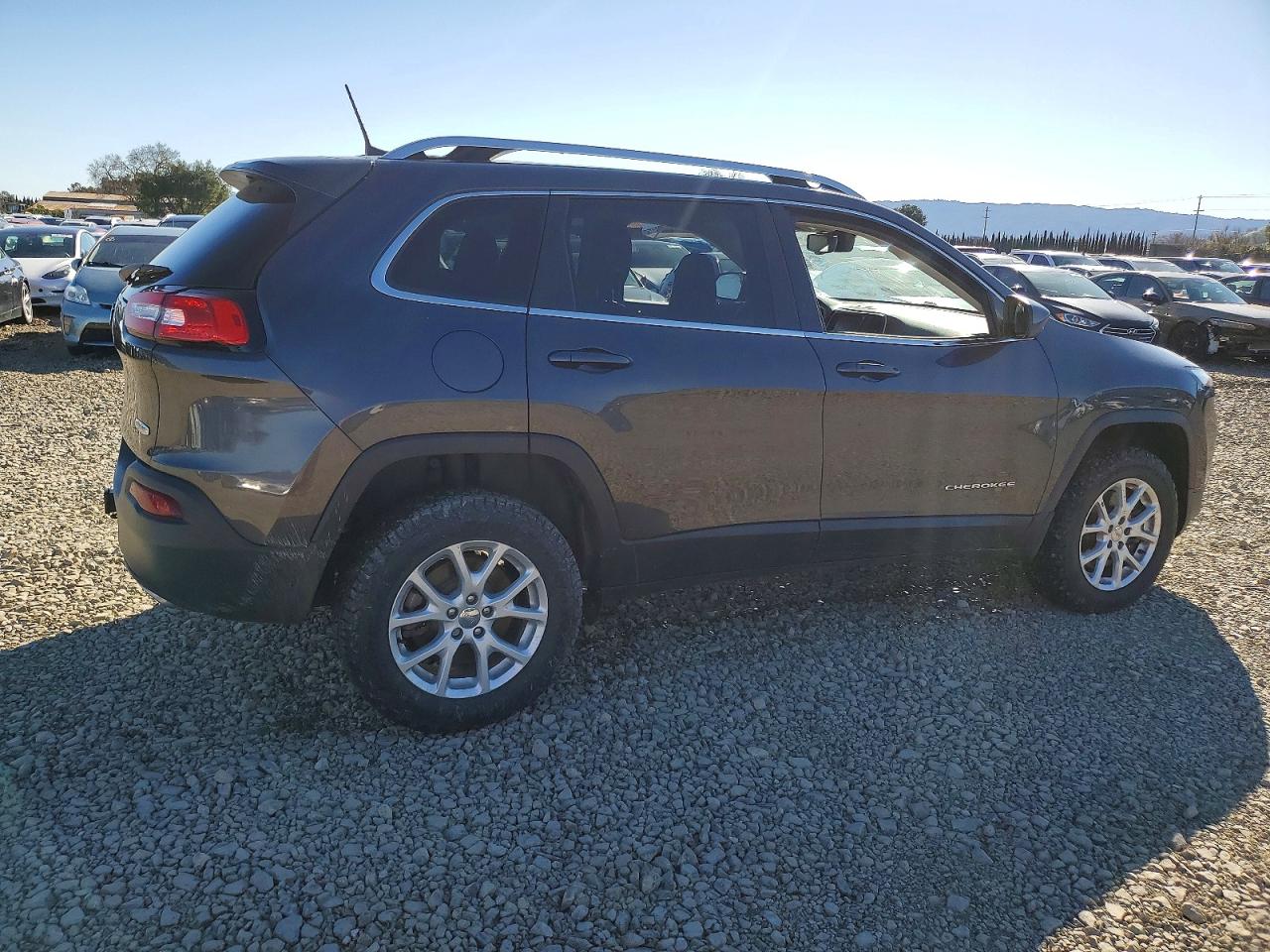 2016 JEEP CHEROKEE LATITUDE photo 3