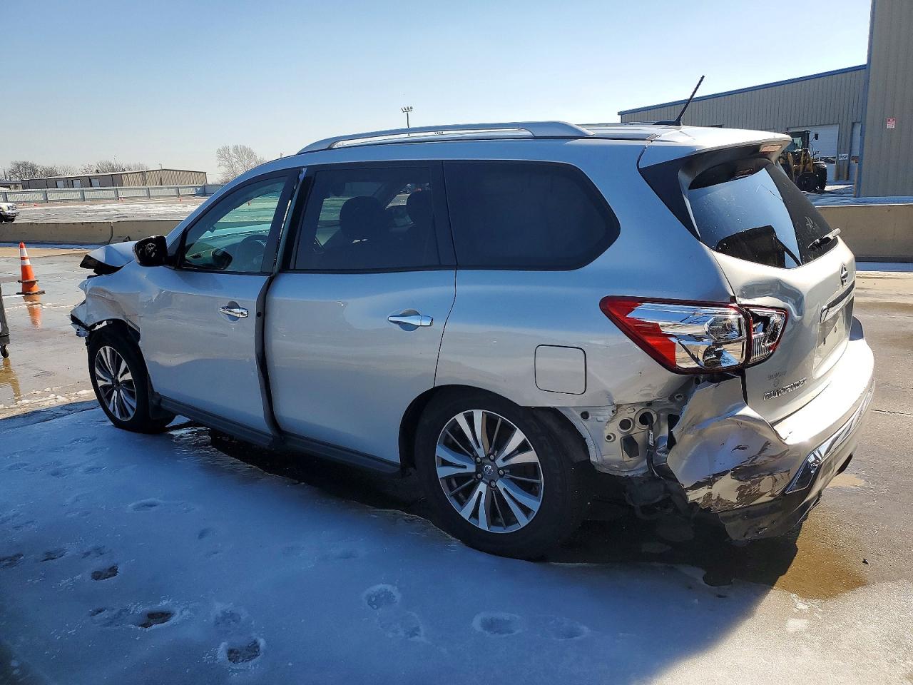 2017 NISSAN PATHFINDER S photo 3