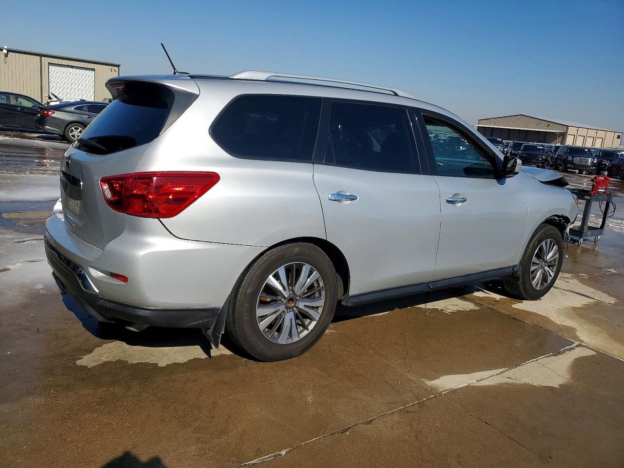 2017 NISSAN PATHFINDER S photo 5
