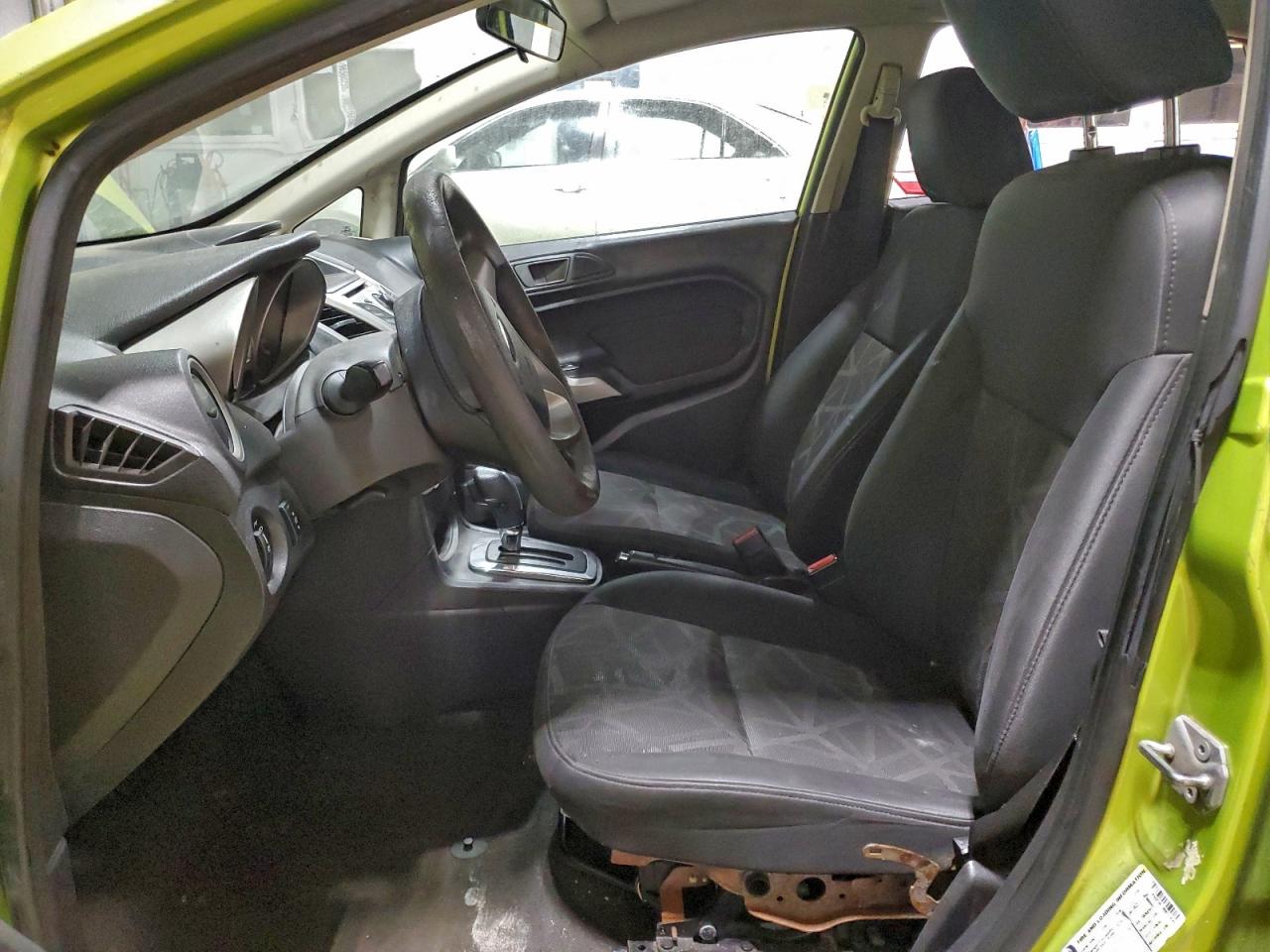 2011 FORD FIESTA SE photo 13