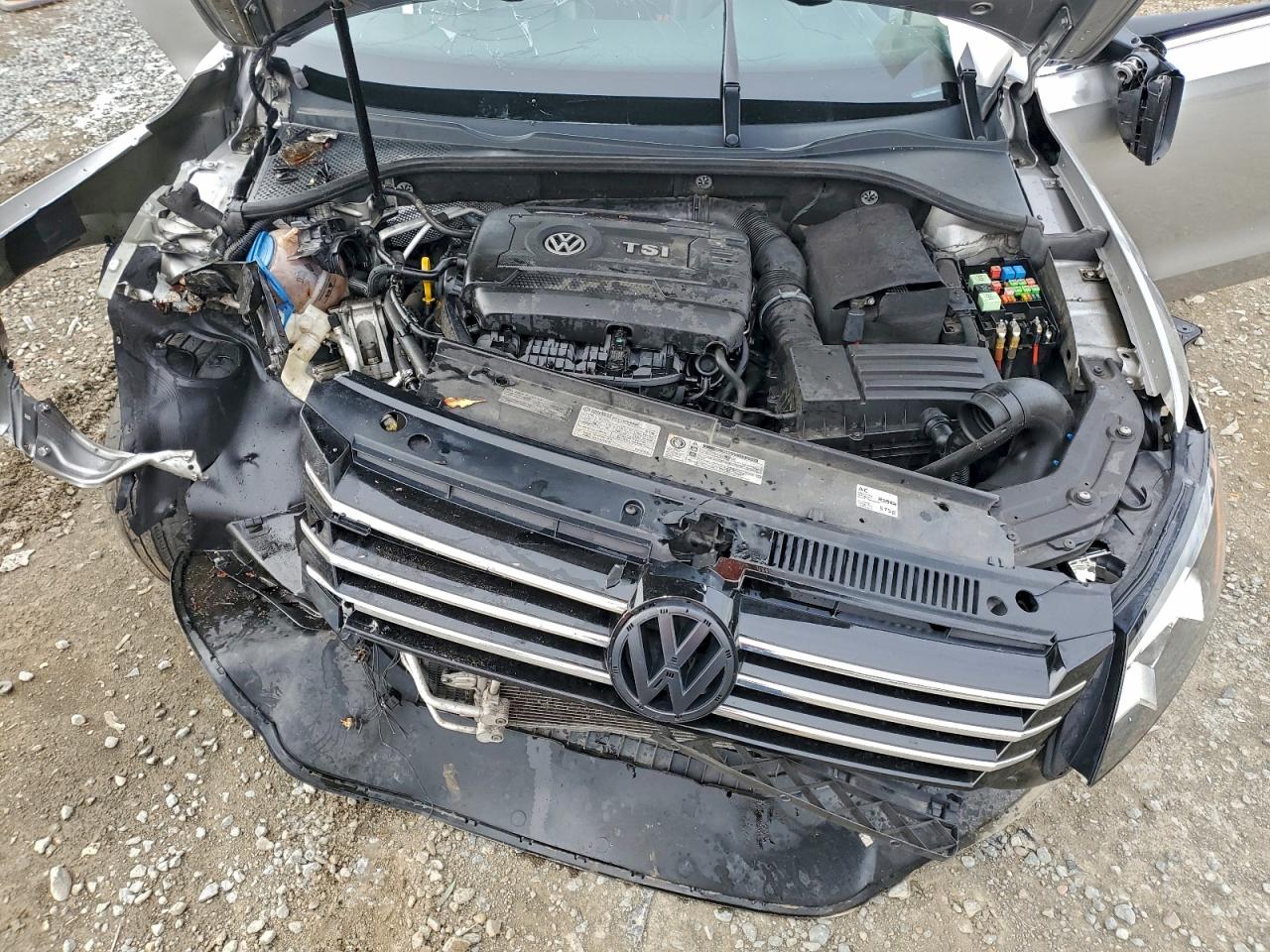 2014 VOLKSWAGEN PASSAT SE photo 11