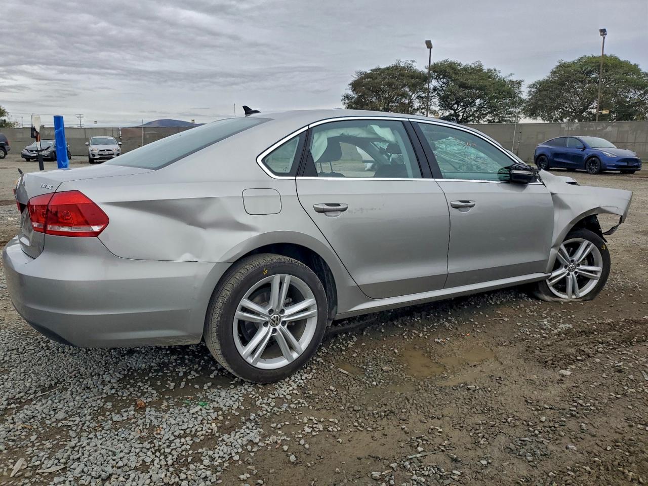 2014 VOLKSWAGEN PASSAT SE photo 3