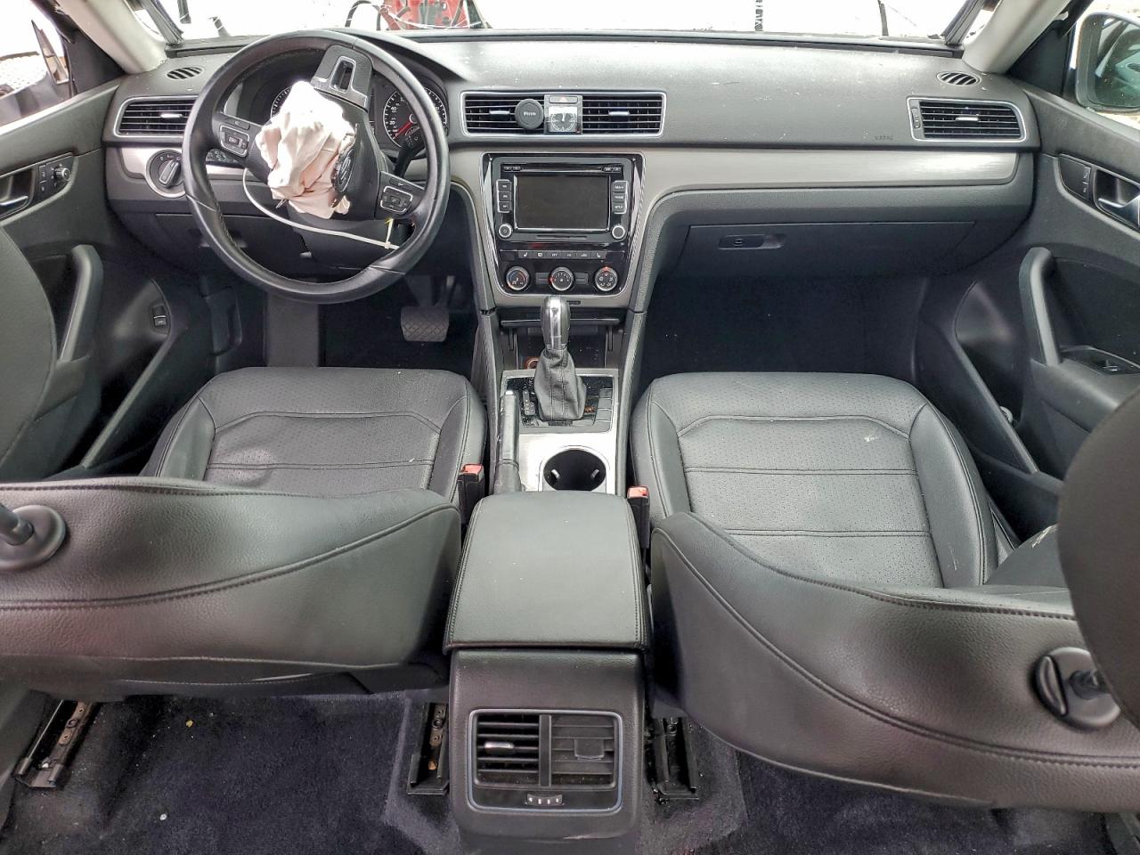 2014 VOLKSWAGEN PASSAT SE photo 8