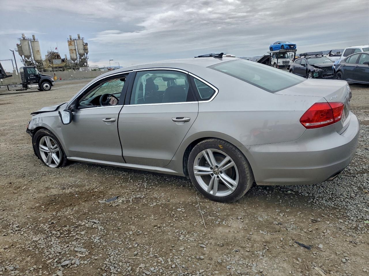 2014 VOLKSWAGEN PASSAT SE photo 2