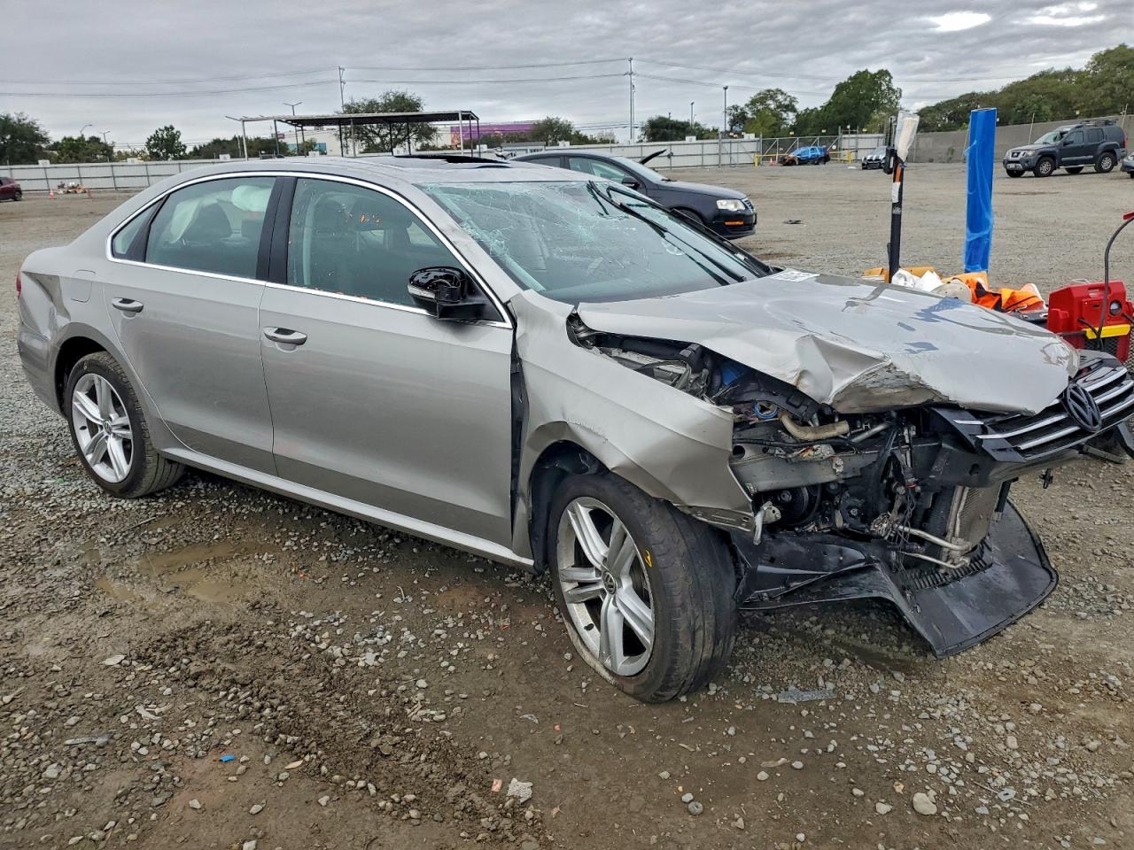 2014 VOLKSWAGEN PASSAT SE photo 4