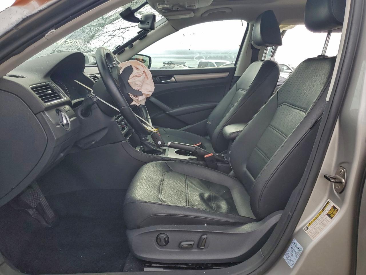 2014 VOLKSWAGEN PASSAT SE photo 7
