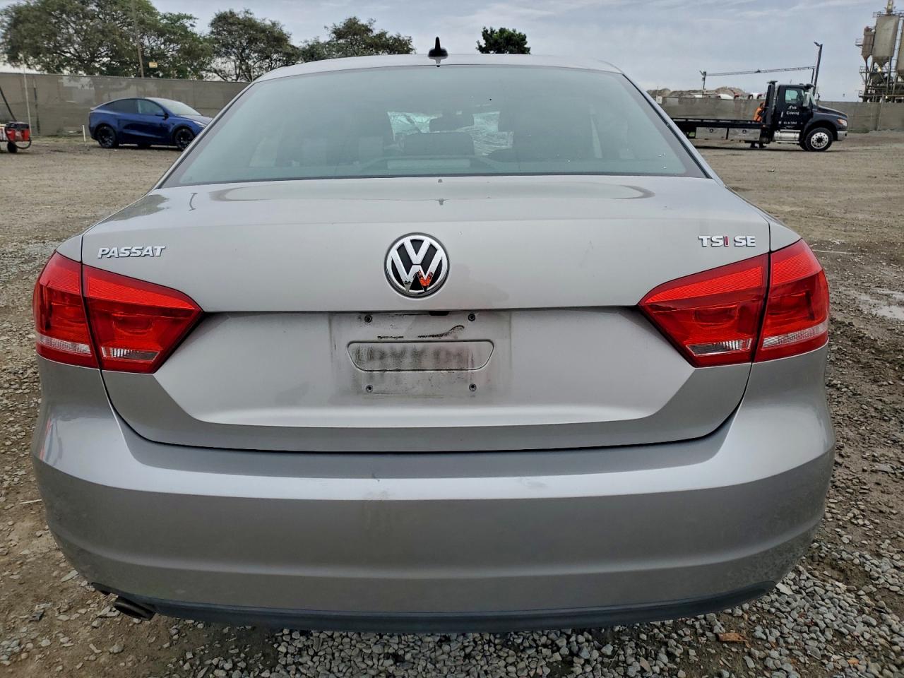 2014 VOLKSWAGEN PASSAT SE photo 6