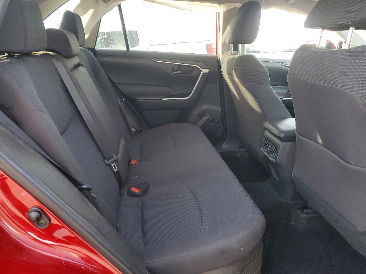 2021 TOYOTA RAV4 LE photo 21