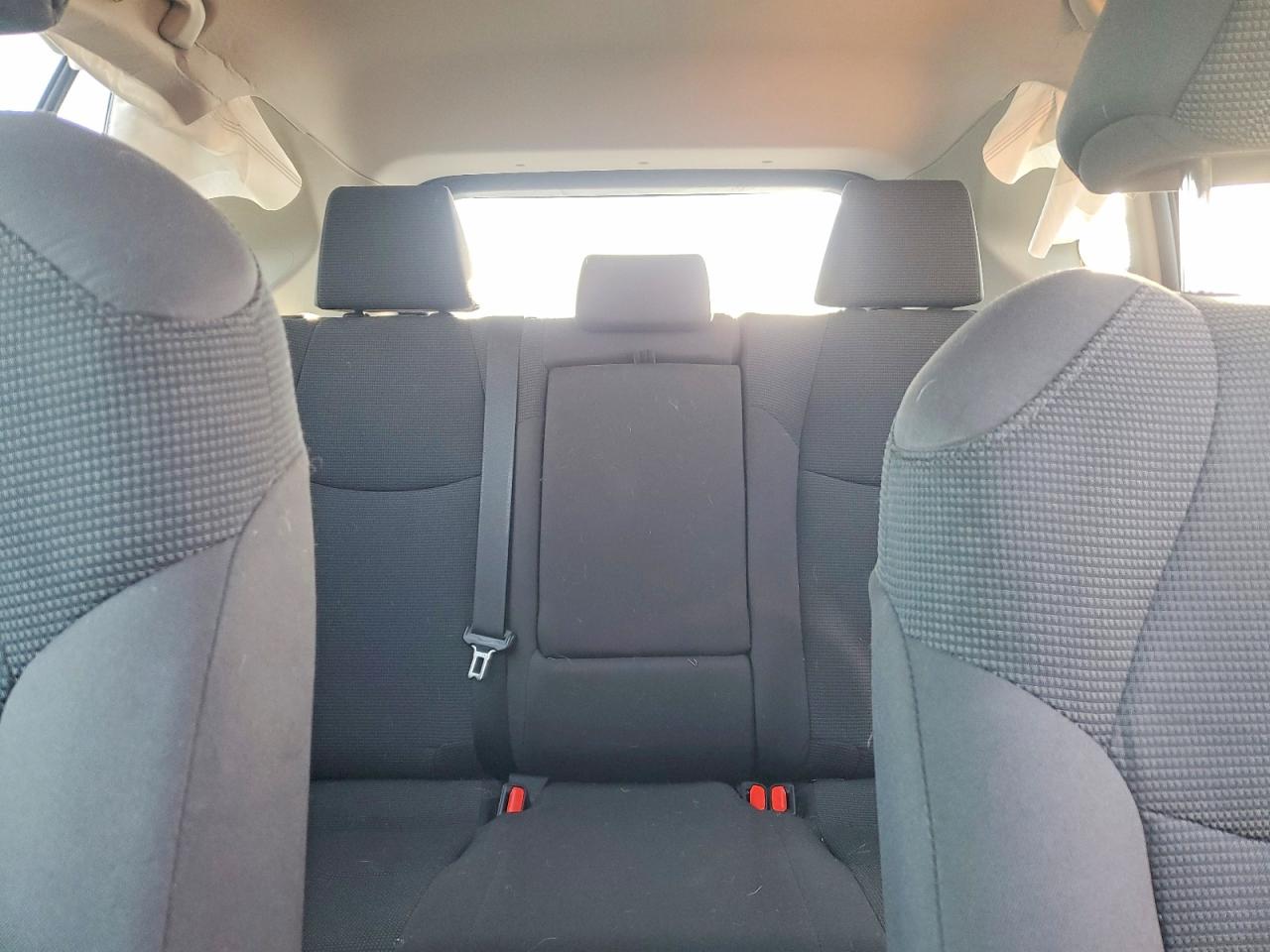 2021 TOYOTA RAV4 LE photo 19