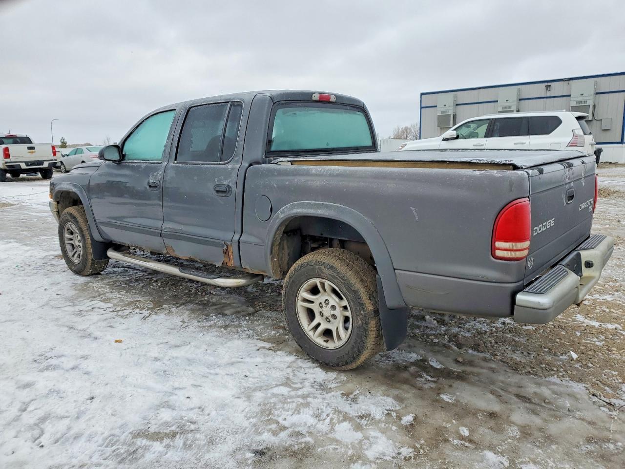2004 DODGE DAKOTA QUAD SLT photo 2