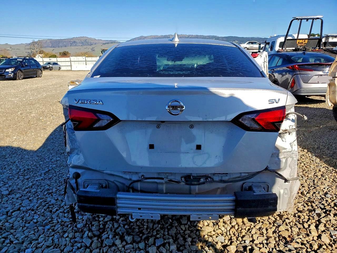 2020 NISSAN VERSA SV photo 6