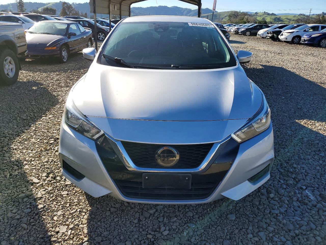 2020 NISSAN VERSA SV photo 5