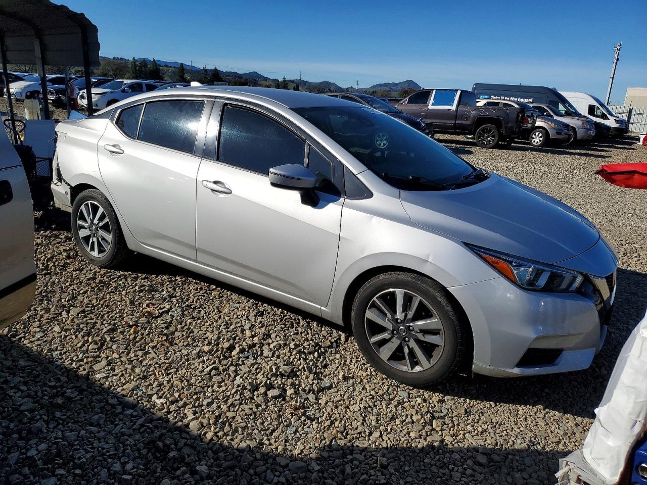 2020 NISSAN VERSA SV photo 4