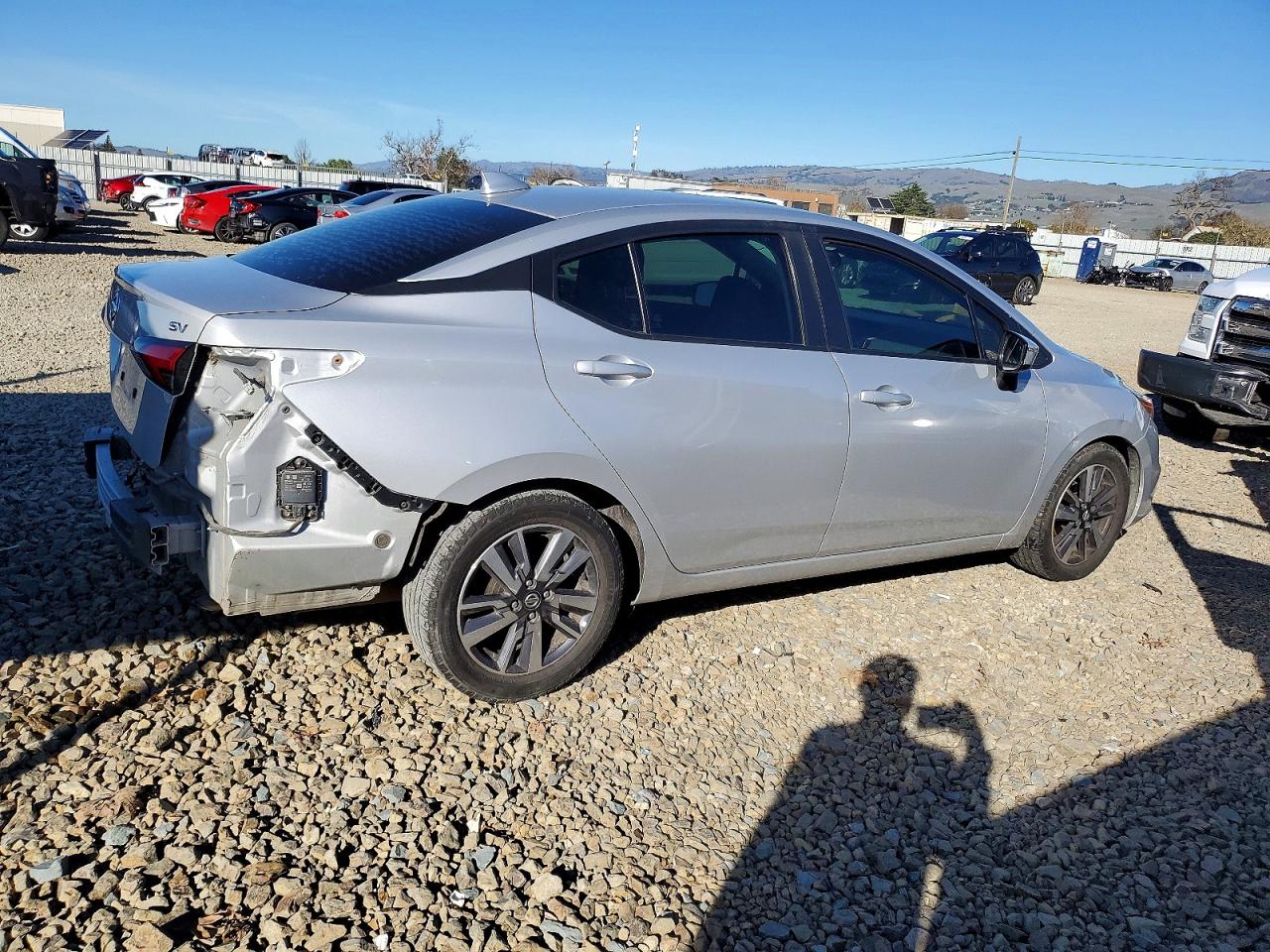 2020 NISSAN VERSA SV photo 3
