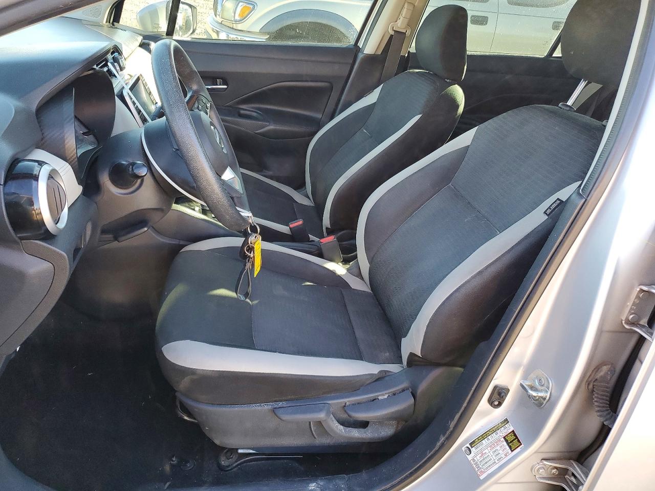 2020 NISSAN VERSA SV photo 7