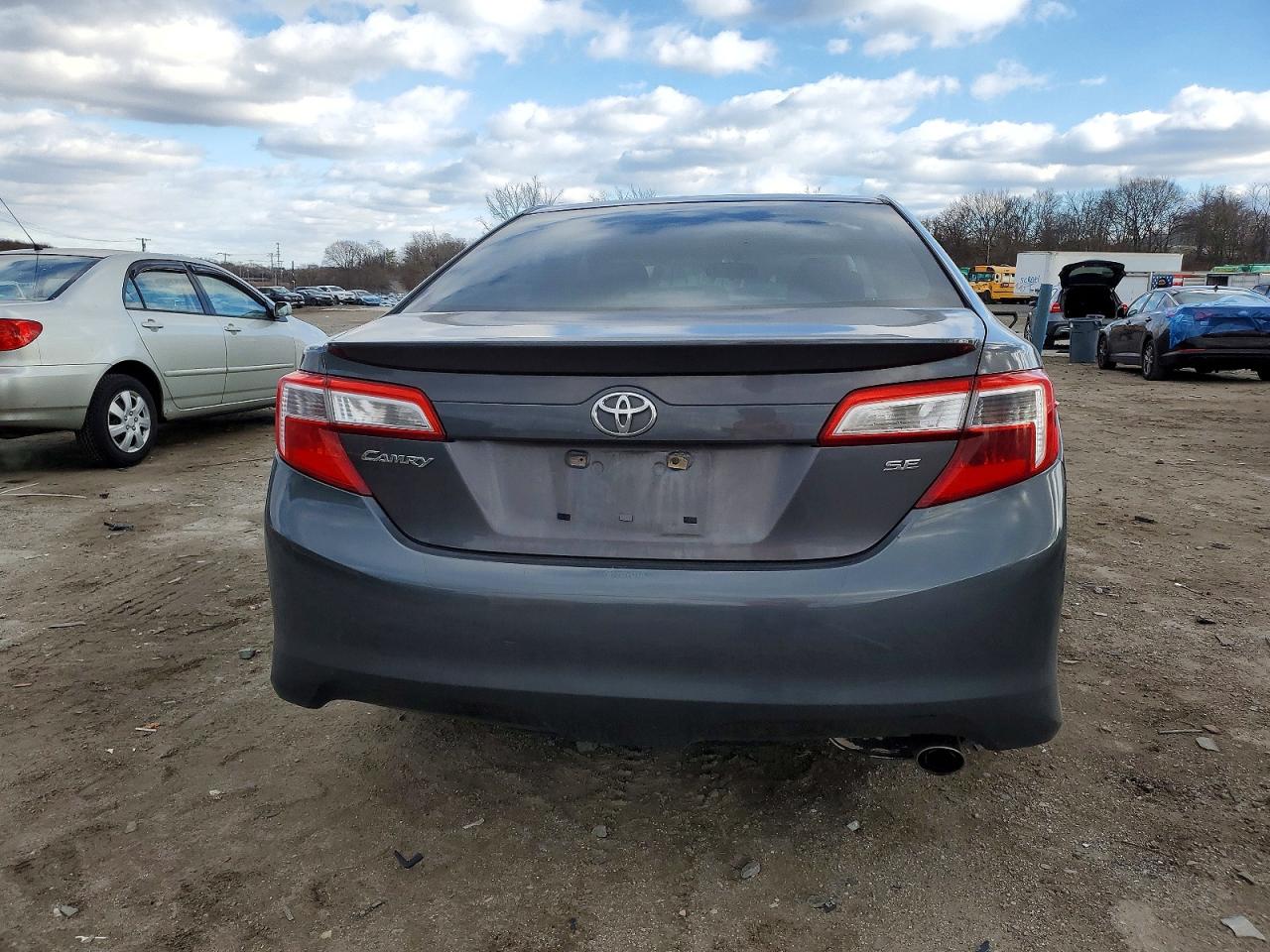 2013 TOYOTA CAMRY L photo 11