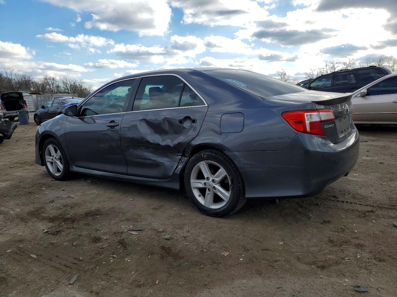 2013 TOYOTA CAMRY L photo 3