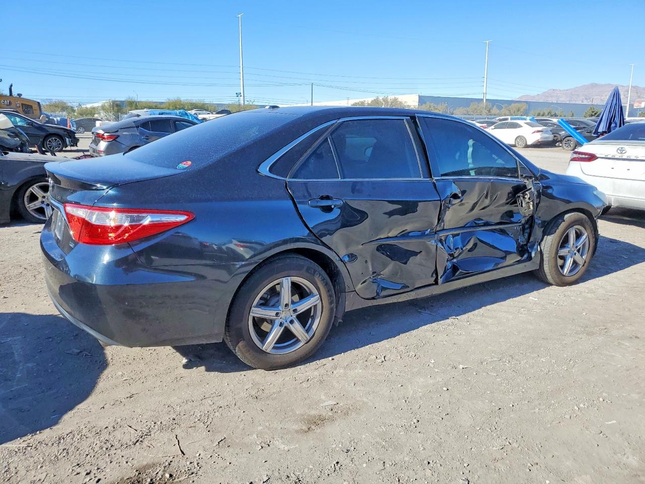 2016 TOYOTA CAMRY XSE photo 3