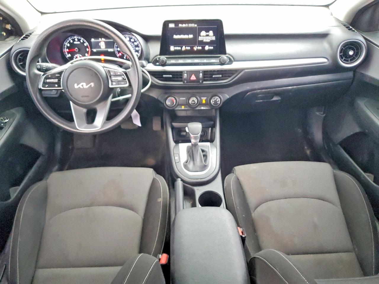 2024 KIA FORTE LX photo 8