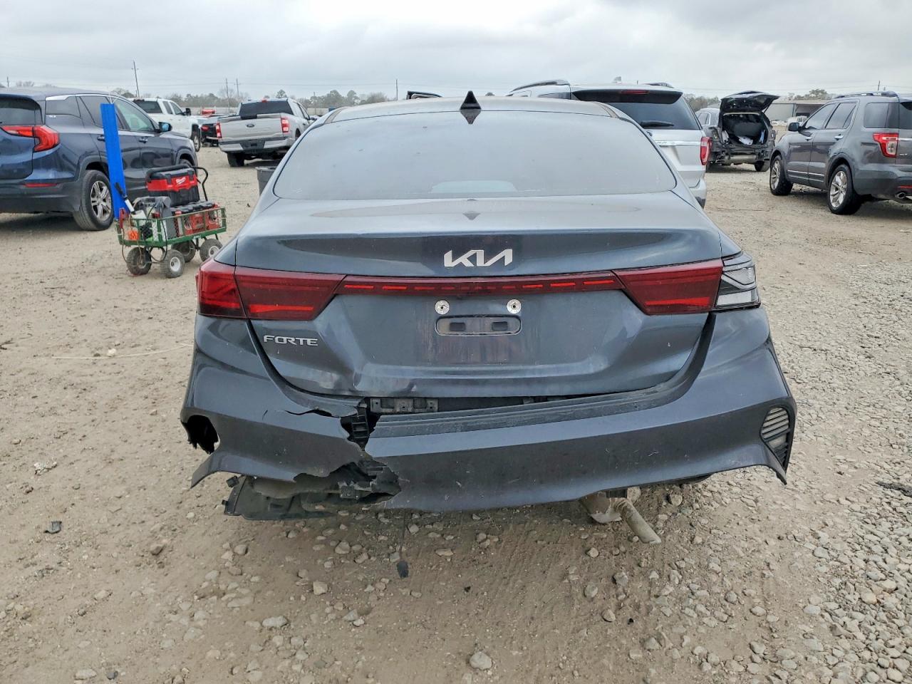 2024 KIA FORTE LX photo 6