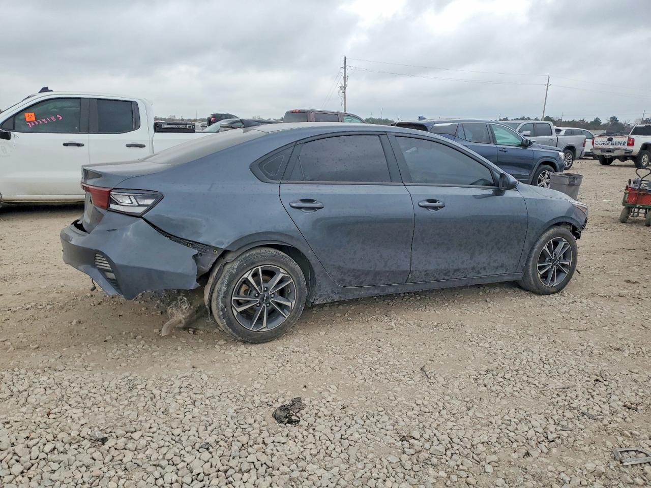 2024 KIA FORTE LX photo 3