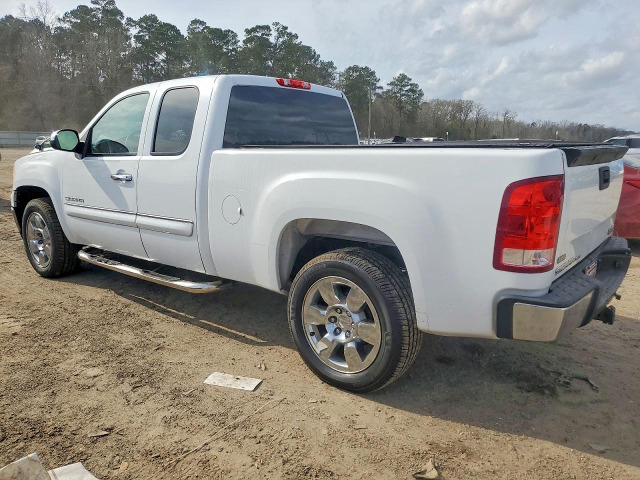 2011 GMC SIERRA C1500 SLE photo 2
