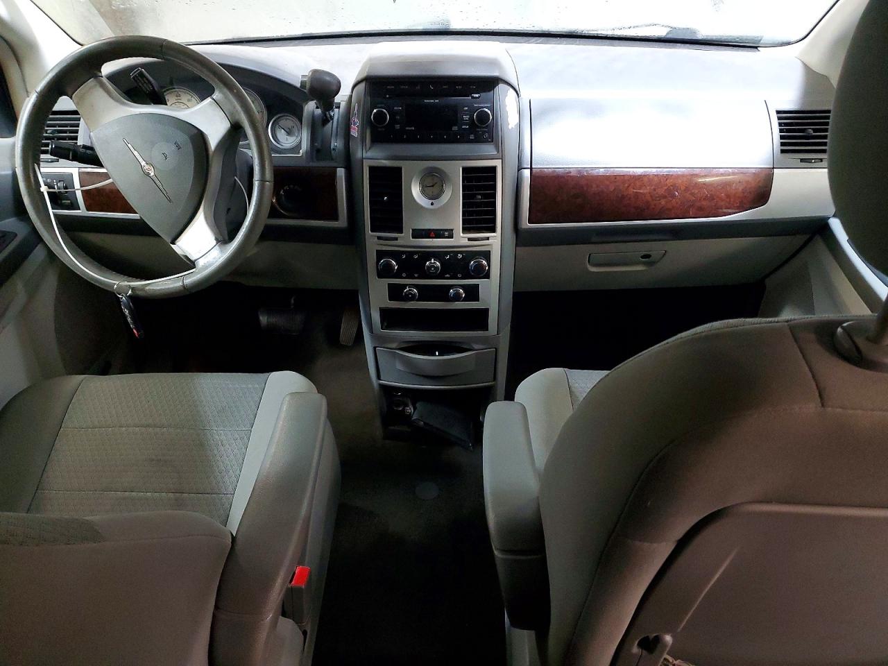 2010 CHRYSLER TOWN & COUNTRY TOURING photo 22