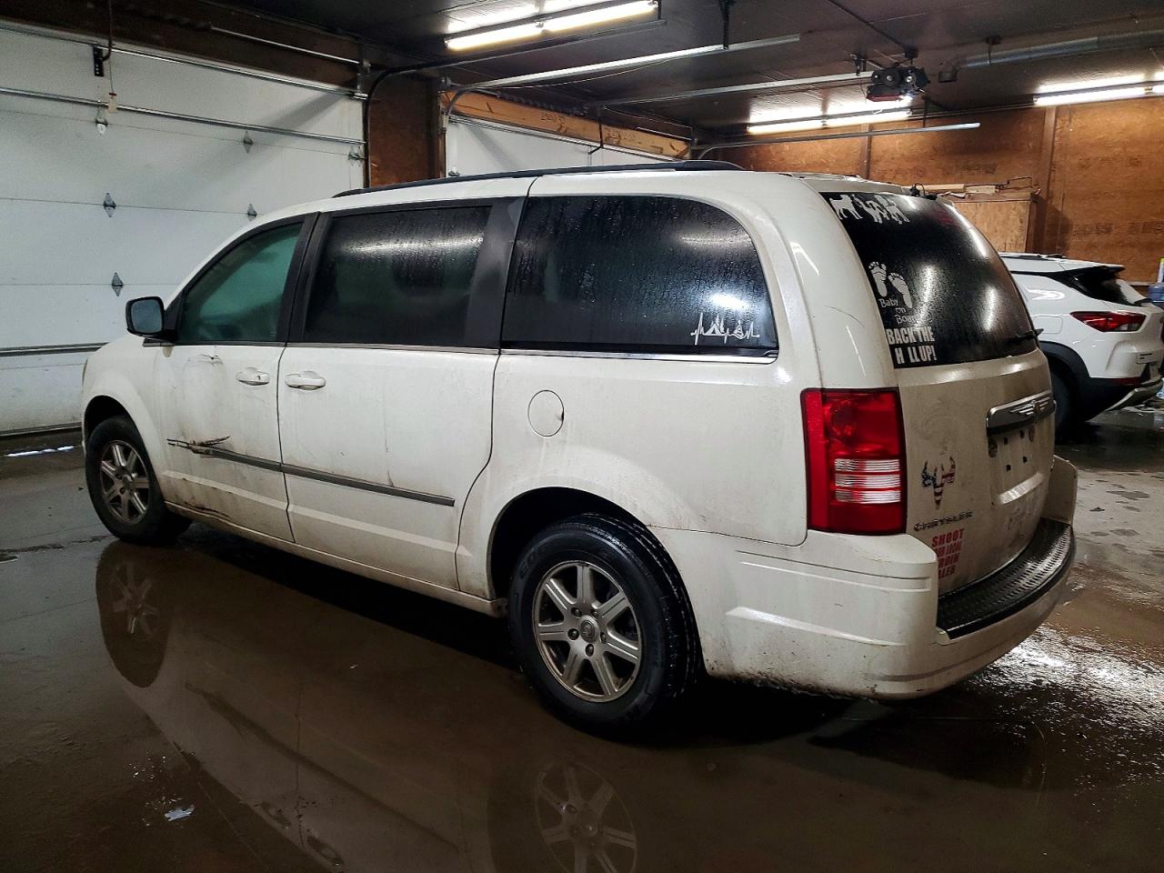 2010 CHRYSLER TOWN & COUNTRY TOURING photo 4