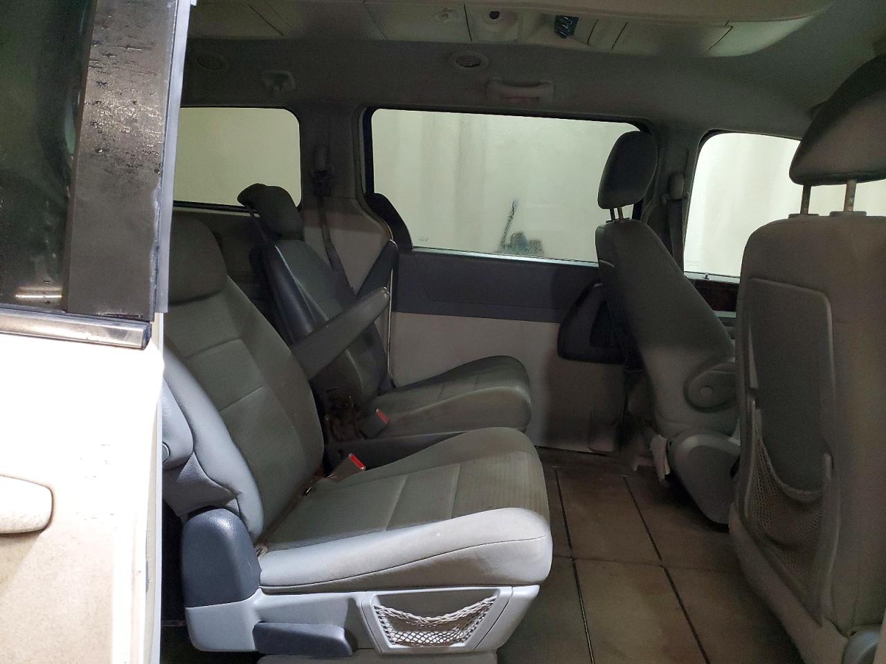 2010 CHRYSLER TOWN & COUNTRY TOURING photo 31
