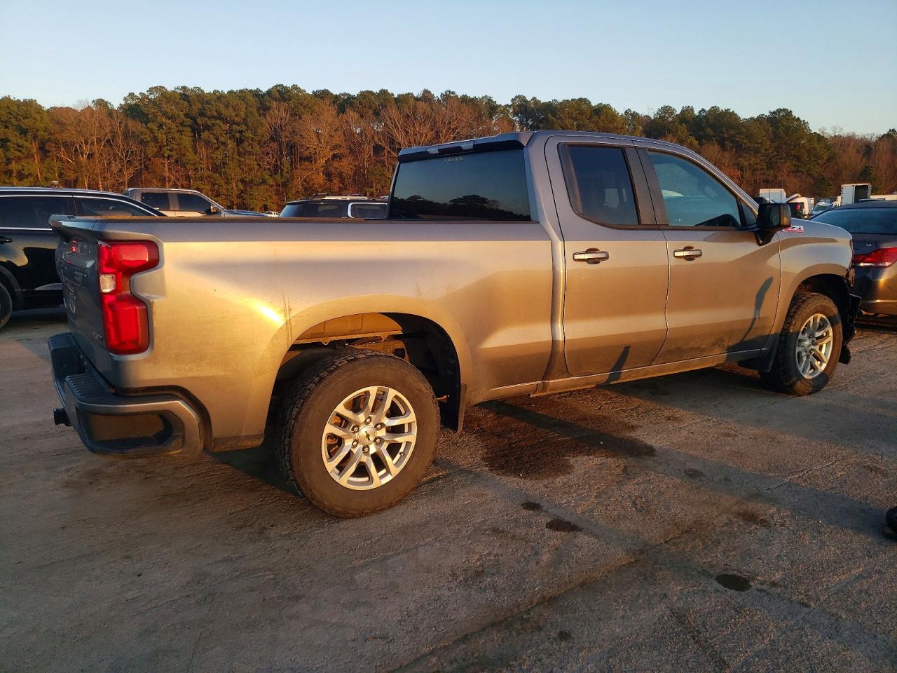 2019 CHEVROLET SILVERADO K1500 RST photo 3