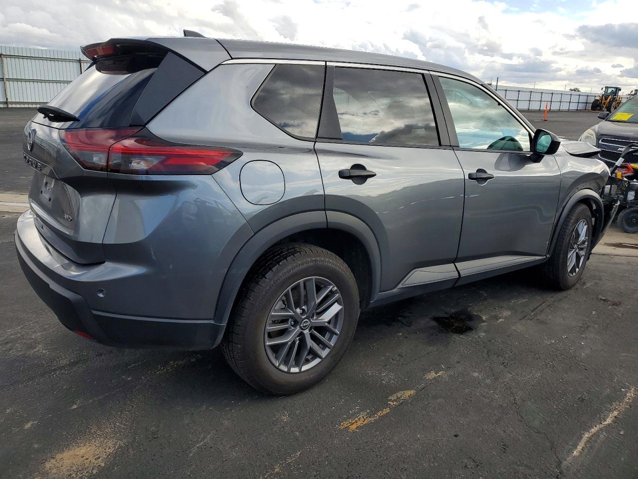 2024 NISSAN ROGUE S photo 3