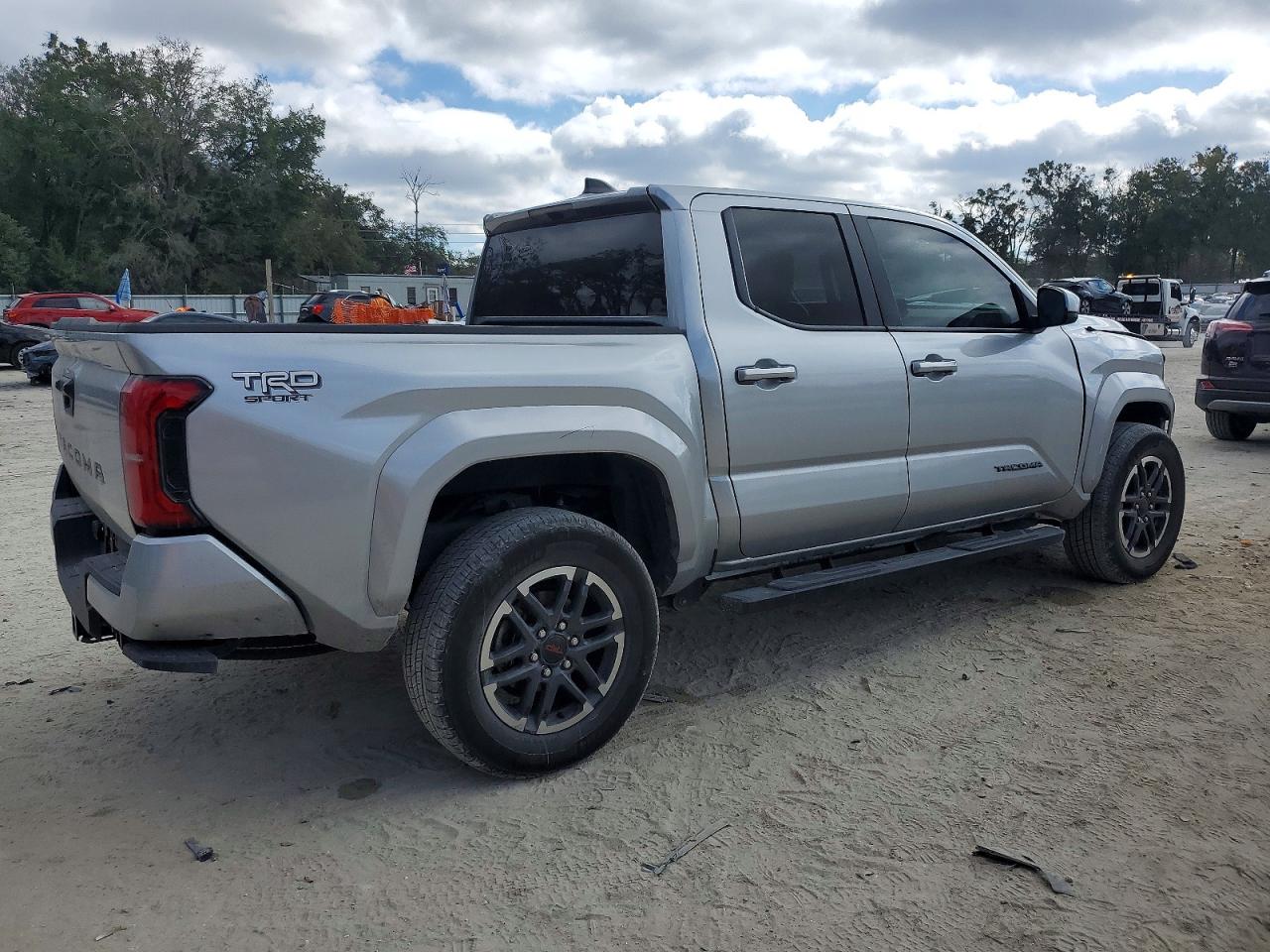 2024 TOYOTA TACOMA DOUBLE CAB photo 3