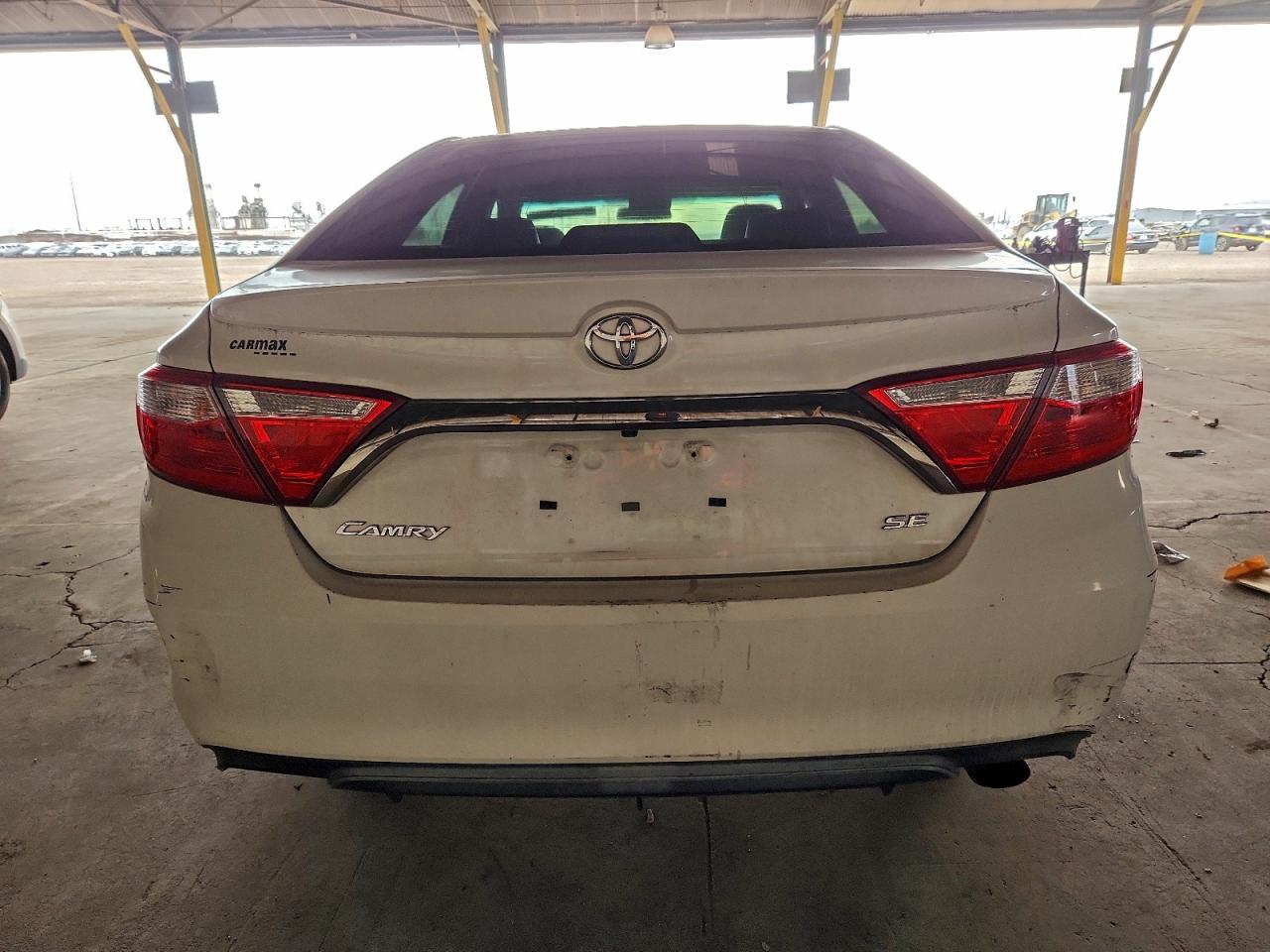 2016 TOYOTA CAMRY LE photo 6