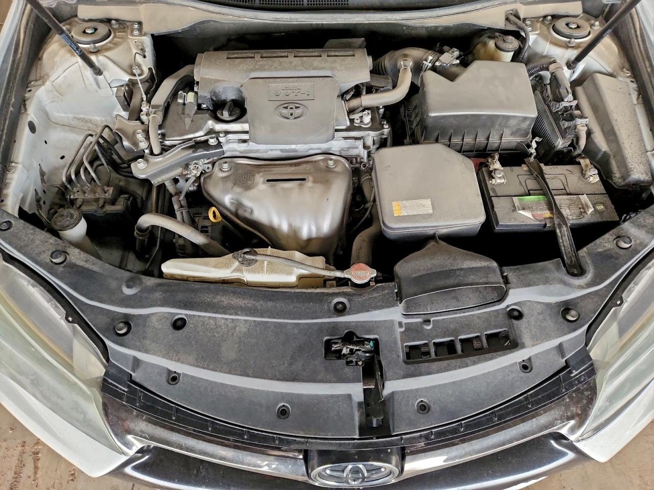 2016 TOYOTA CAMRY LE photo 11