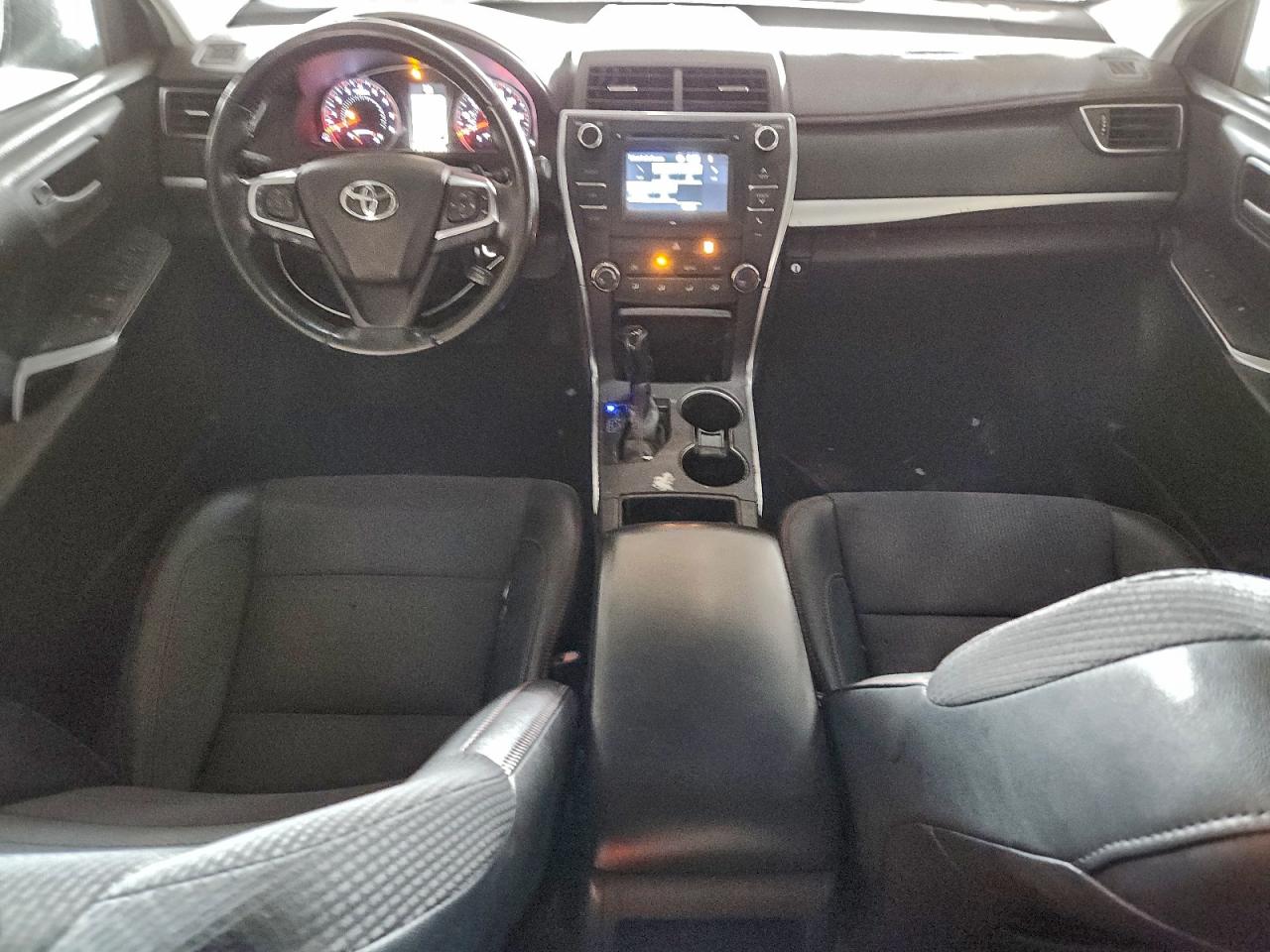 2016 TOYOTA CAMRY LE photo 8
