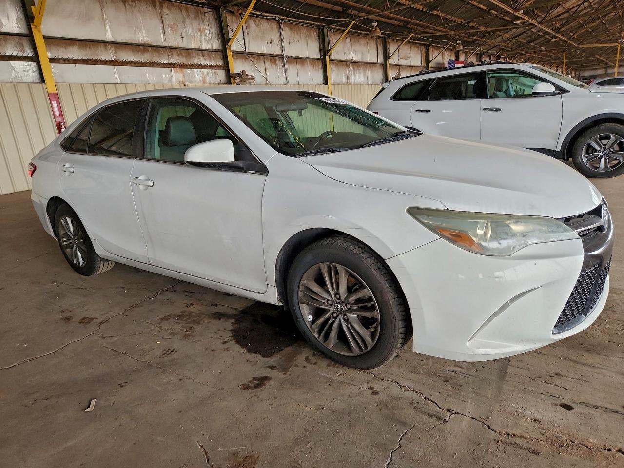 2016 TOYOTA CAMRY LE photo 4