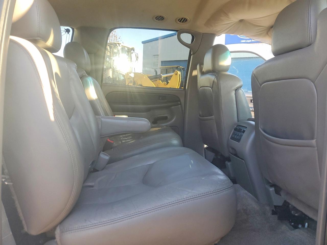 2003 GMC YUKON XL K1500 photo 11