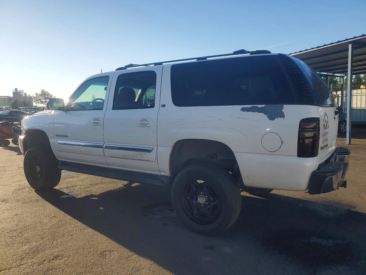 2003 GMC YUKON XL K1500 photo 2