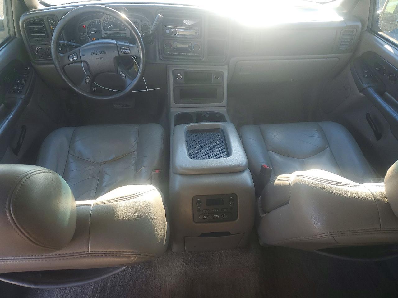 2003 GMC YUKON XL K1500 photo 8