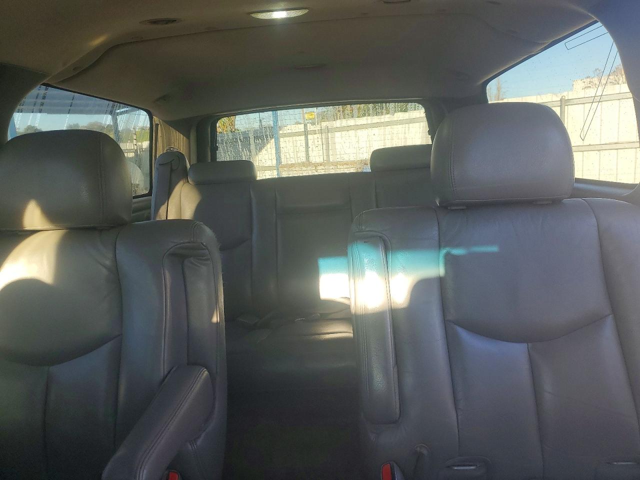 2003 GMC YUKON XL K1500 photo 10