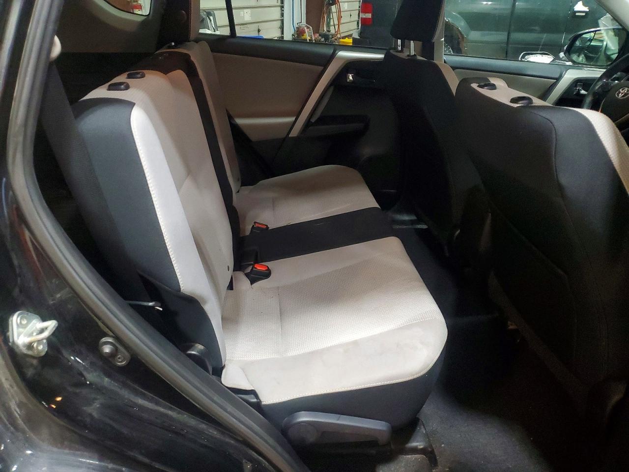 2016 TOYOTA RAV4 XLE photo 19