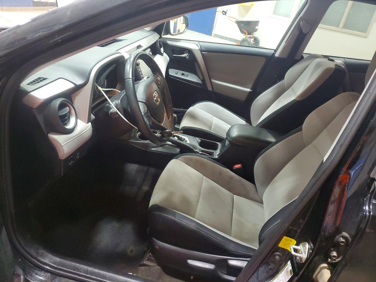 2016 TOYOTA RAV4 XLE photo 13